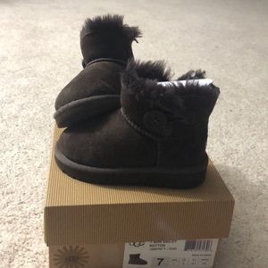 UGG Toddler Mini Bailey Button